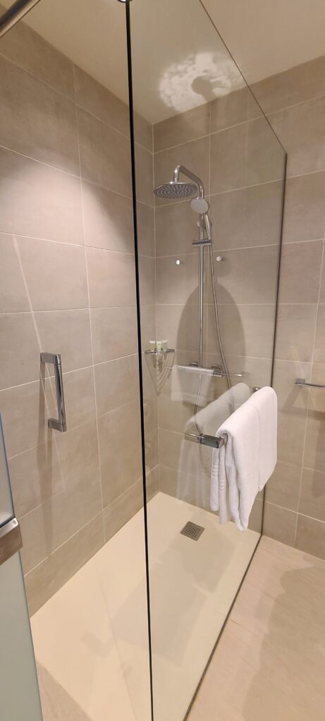 Courtyard by Marriott Baku walk in shower