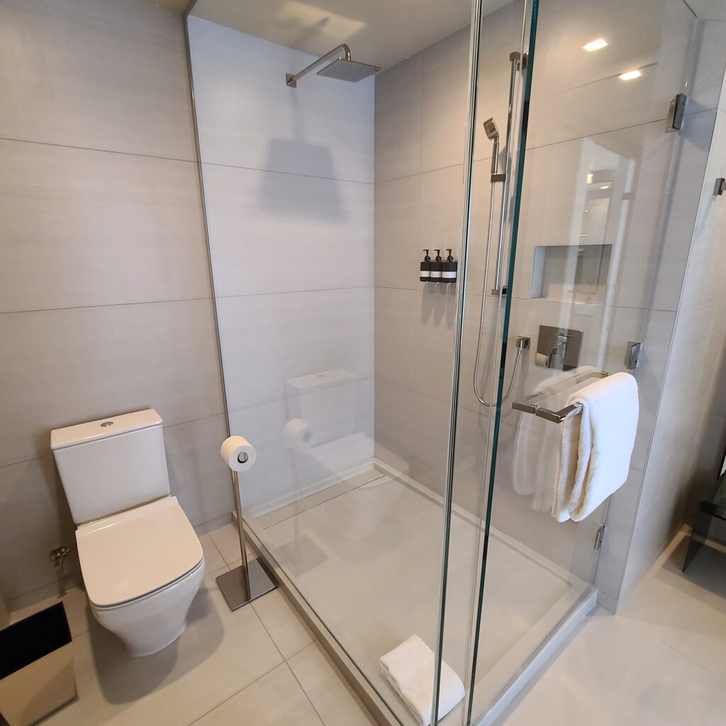 TETRA Hotel Shower & Toilet