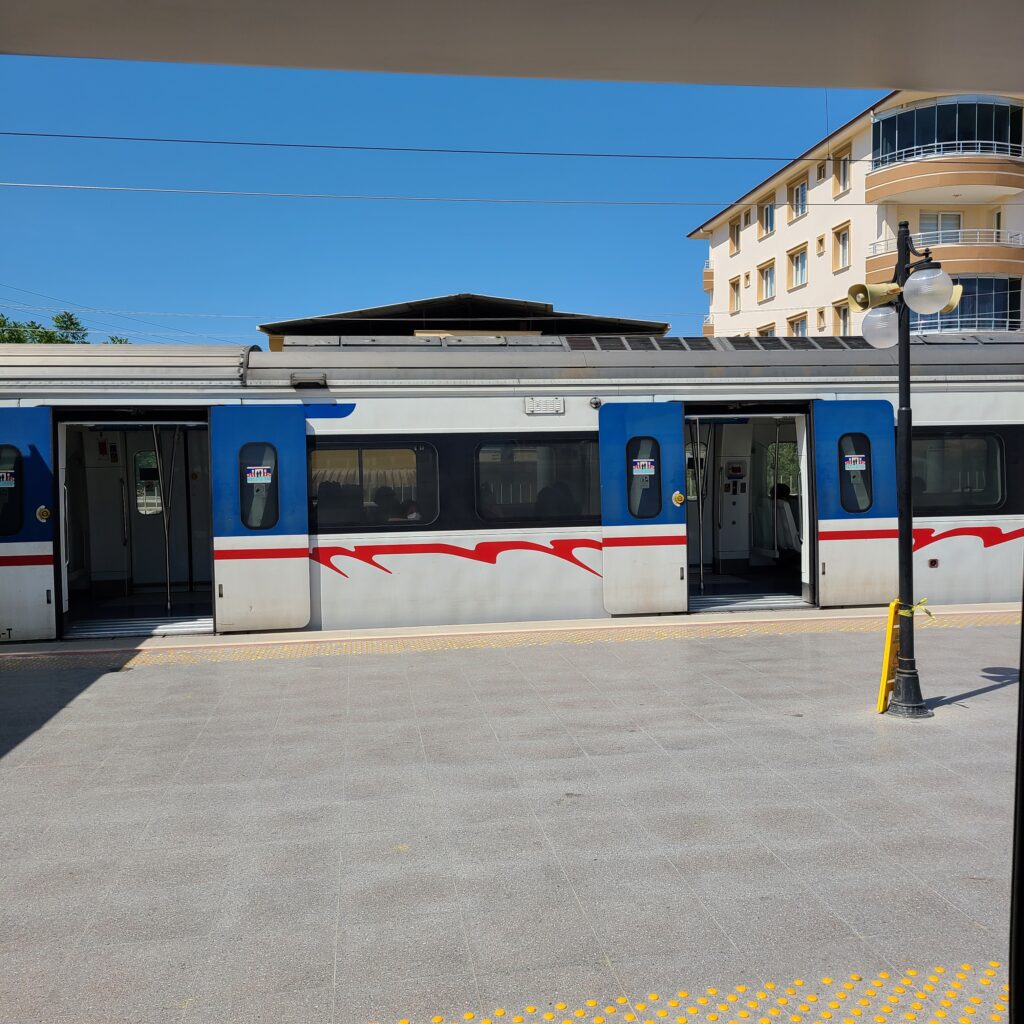 Tepeköy Station train transfer