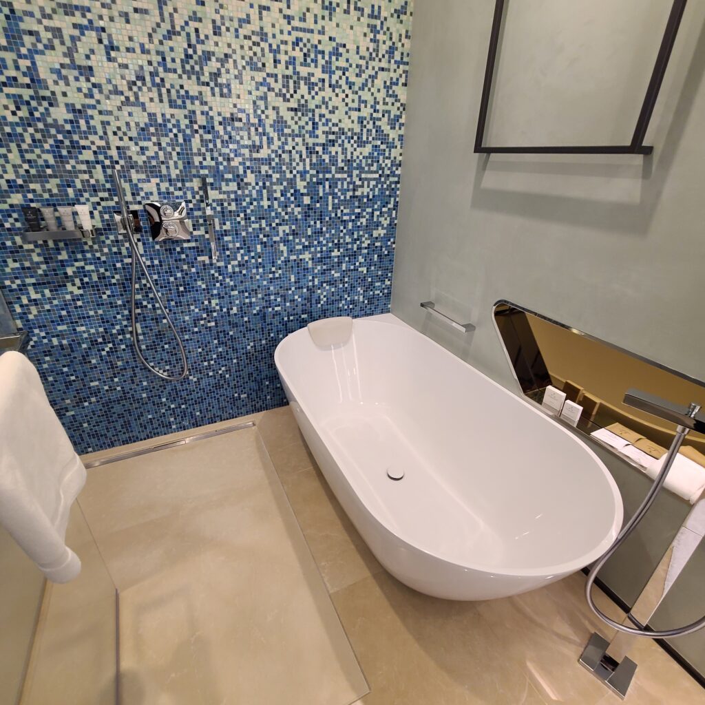JW Marriott Istanbul Marmara Sea Deluxe Room Bathtub