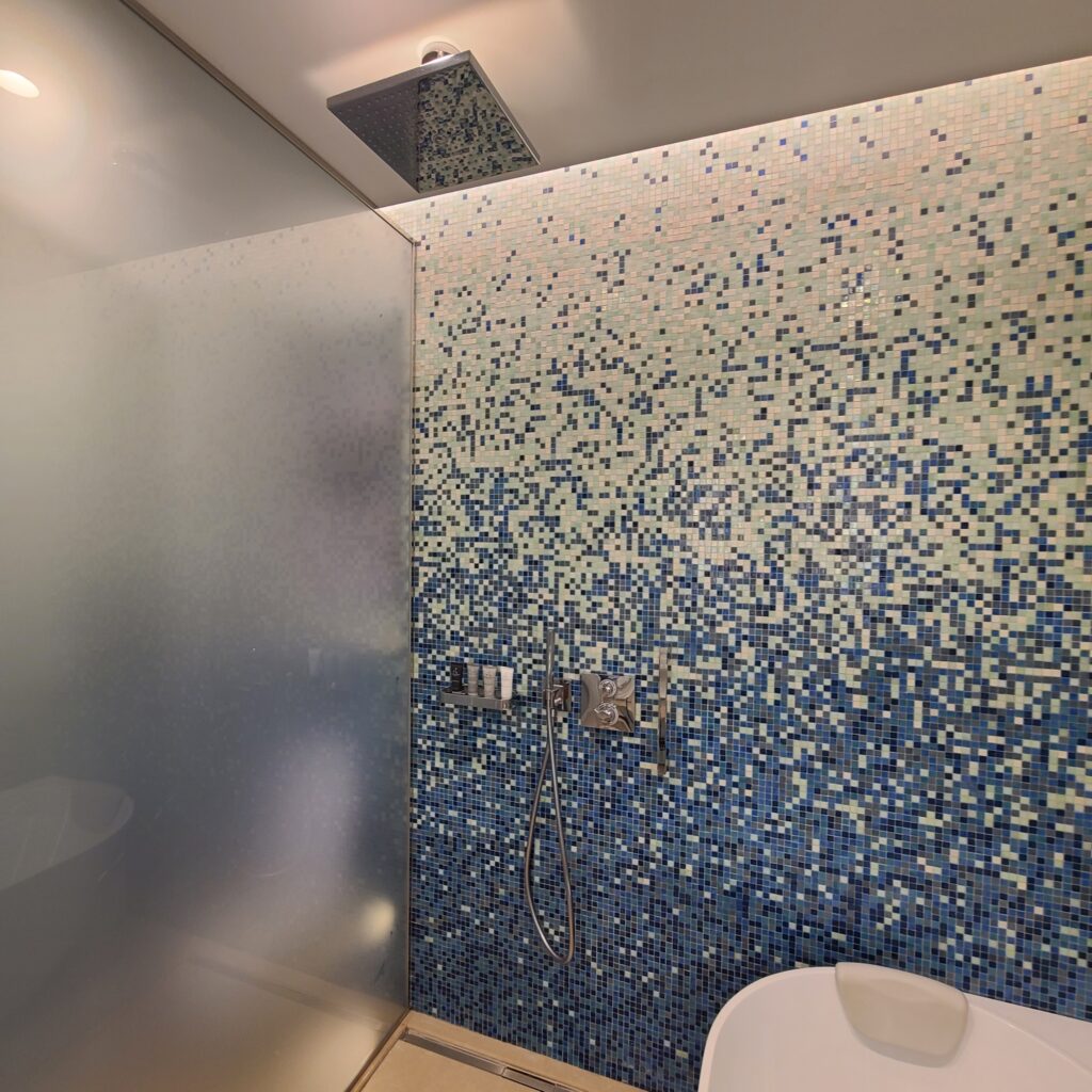 JW Marriott Istanbul Marmara Sea Deluxe Room Showers