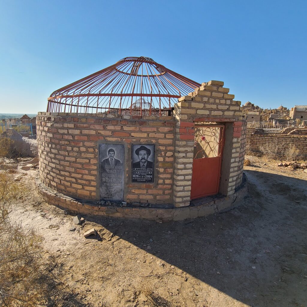 Mizdarkhan Yurt Grave