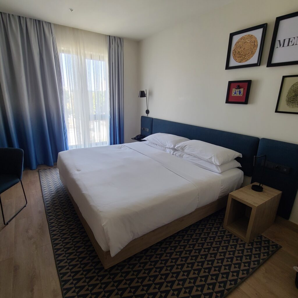 Hampton by Hilton Tashkent Super King Room