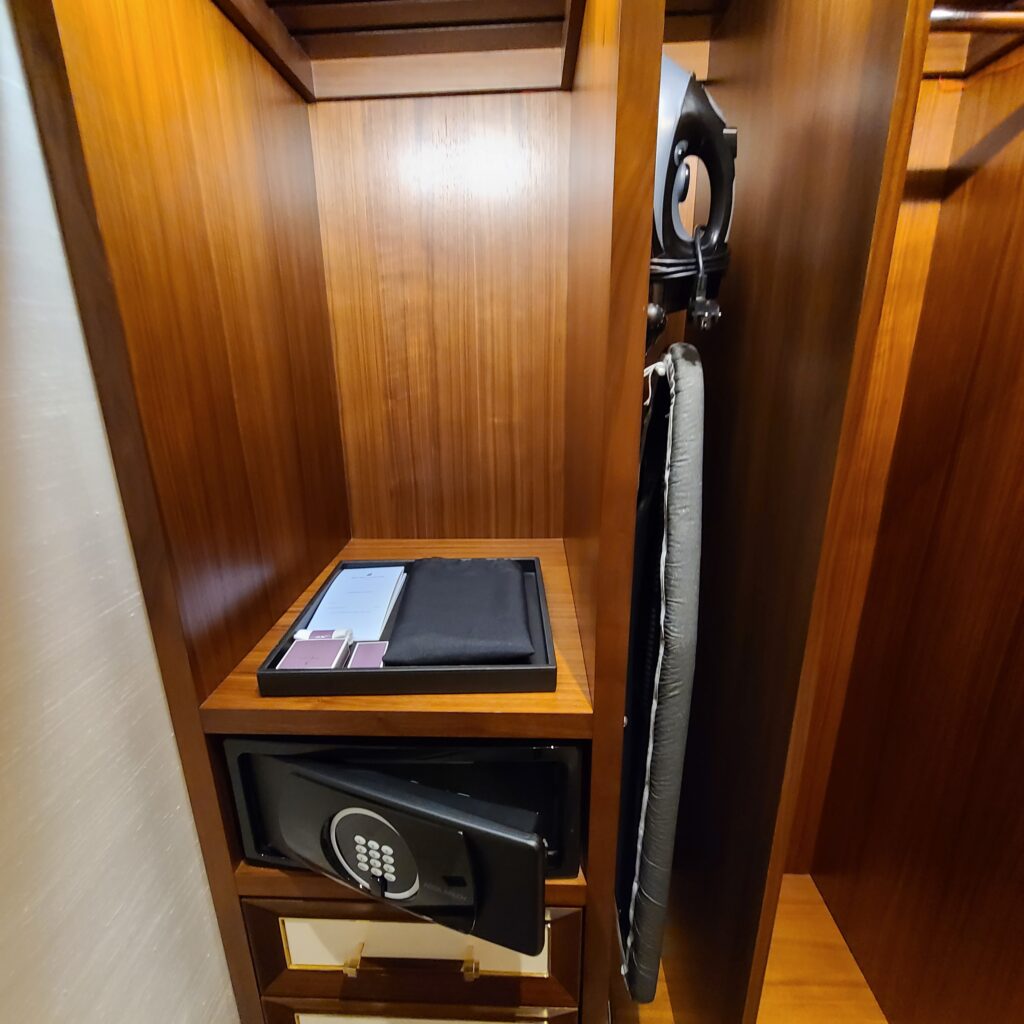 The Ritz-Carlton, Astana Carlton Suite Closet (Safe)