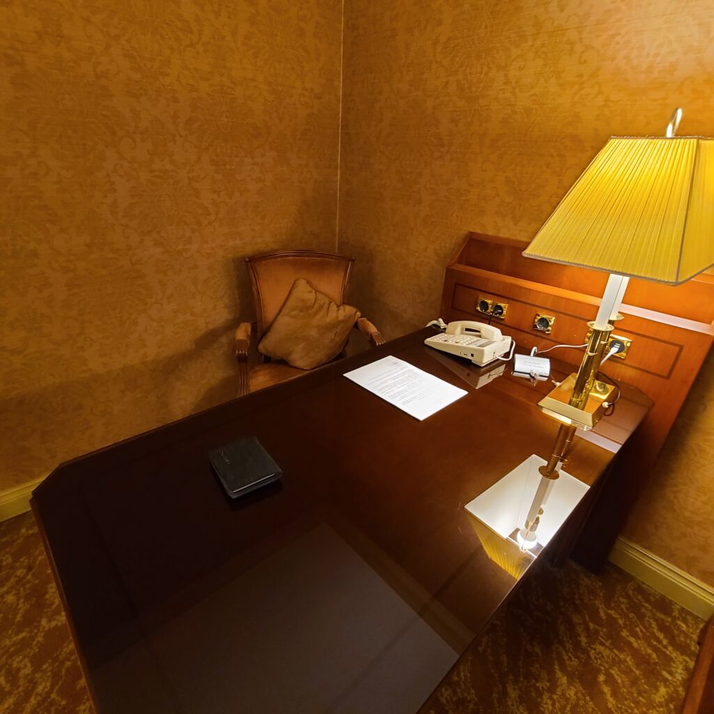 InterContinental Almaty Club Room Desk