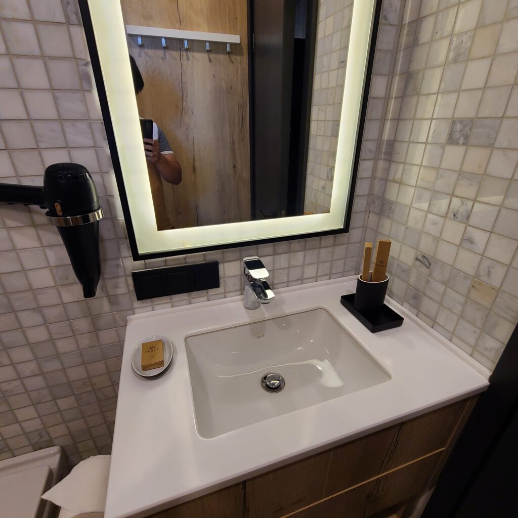 Tenir Eco Hotel Bathroom Sink