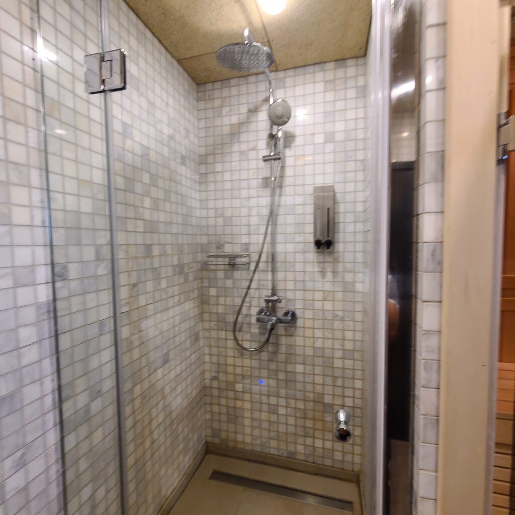Tenir Eco Hotel Shower
