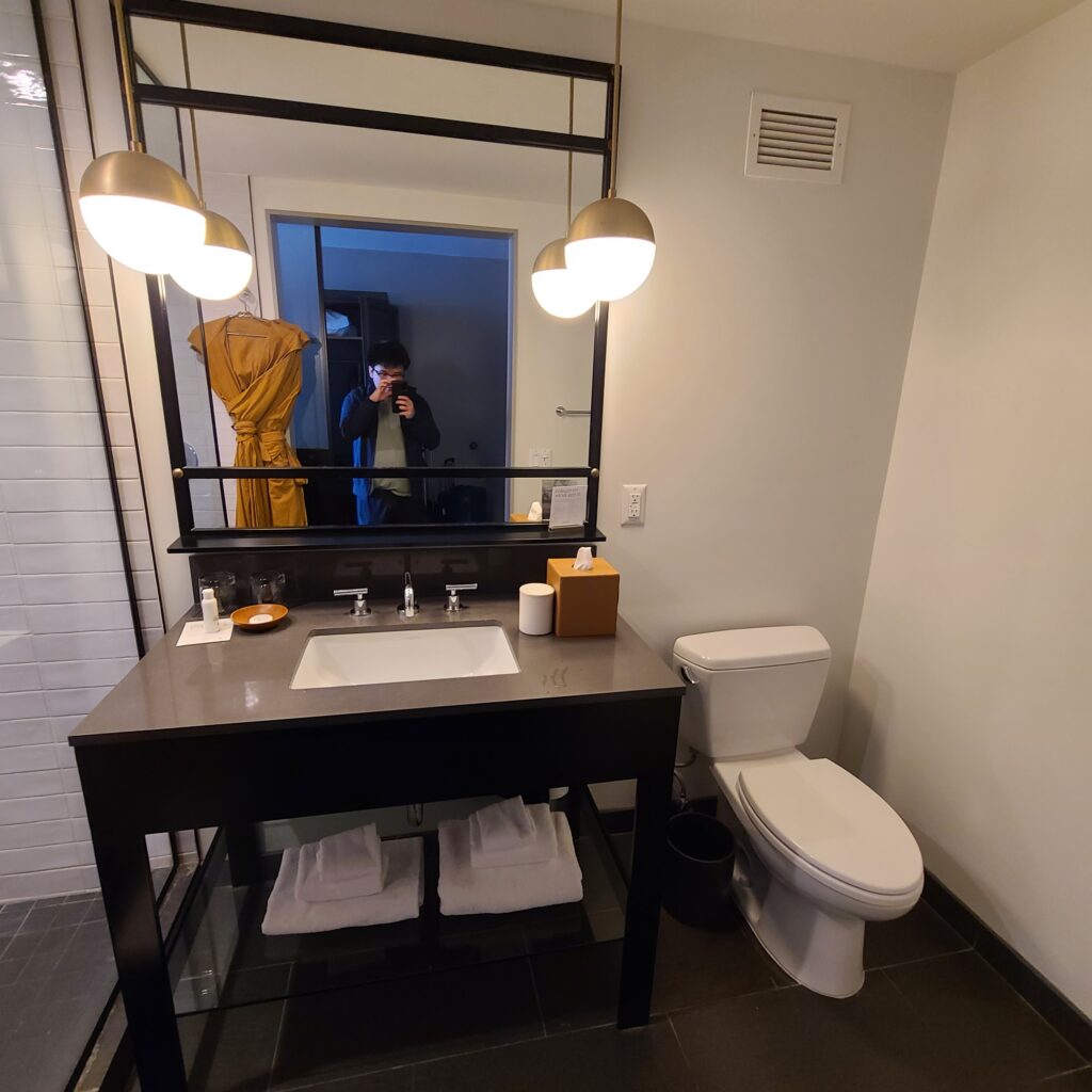 Kimpton Everly Hotel Bathroom