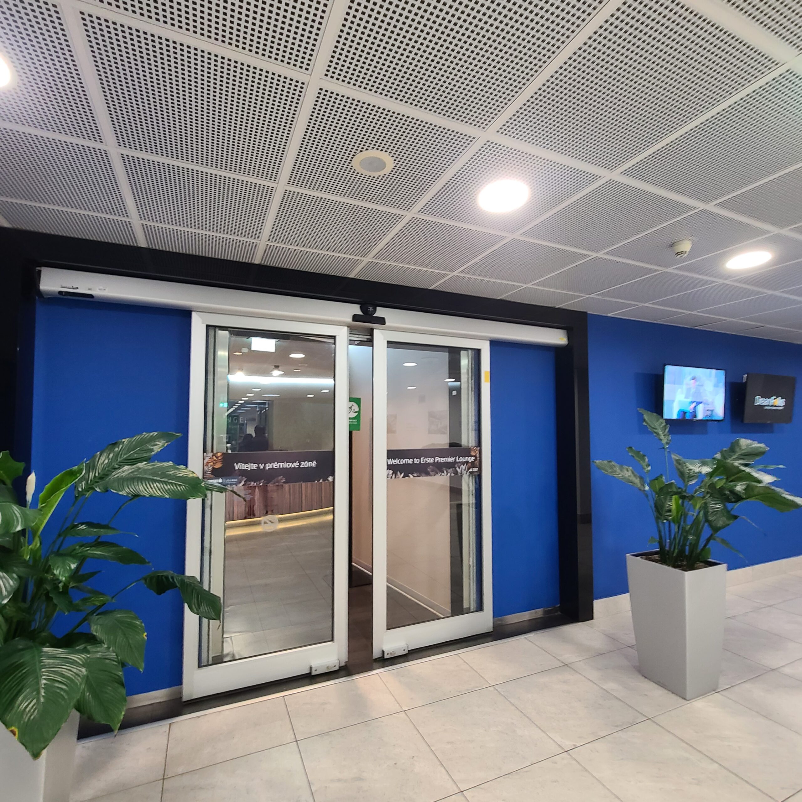 Erste Premier Lounge, PRG Entrance