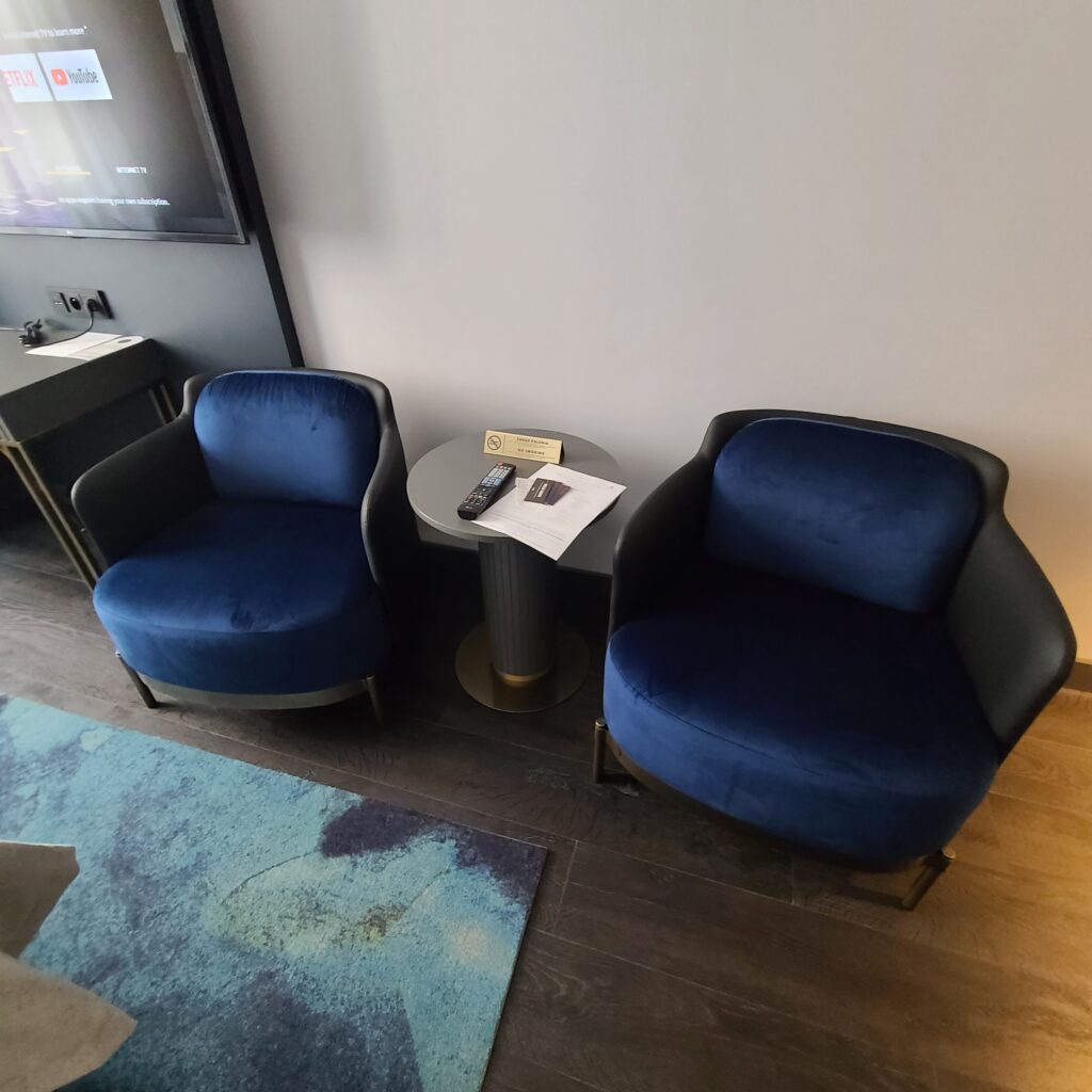 Garamond, Tribute Portfolio Standard Room Chairs