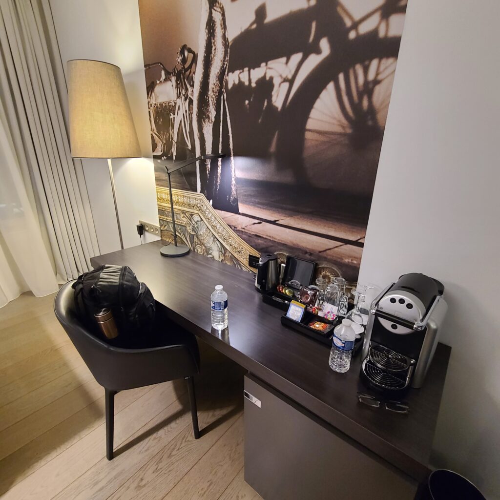 Hotel Indigo Paris Opera Junior Suite Desk