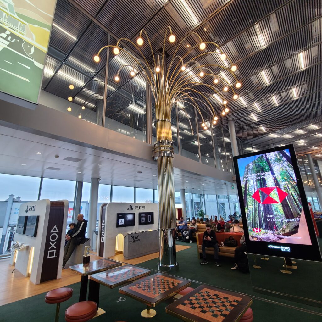 CDG Terminal 1 Concourse