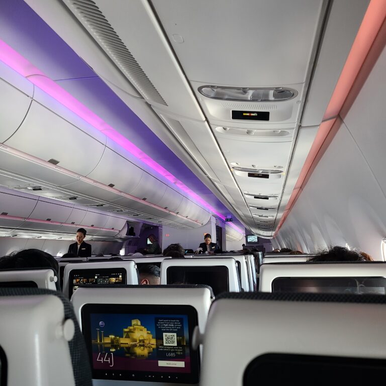 review-qatar-airways-airbus-a350-1000-economy-class-cdg-doh