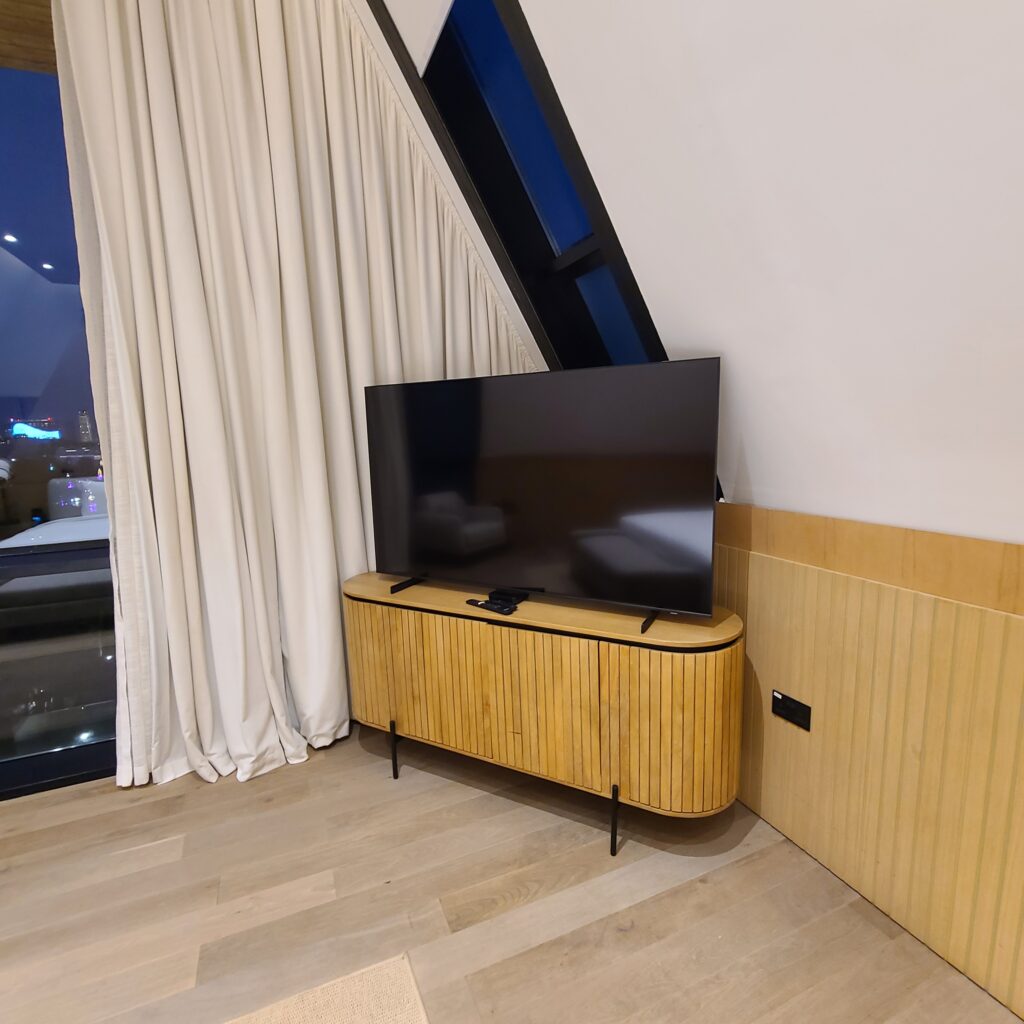 Katara Hills Doha, Hilton LXR Master Bedroom TV