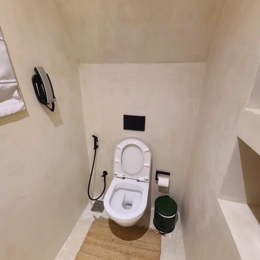 Katara Hills Doha, Hilton LXR Toilet
