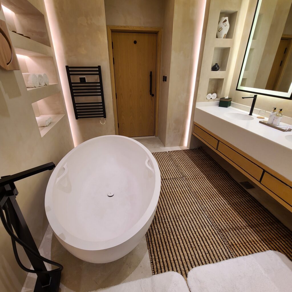 Katara Hills Doha, Hilton LXR Master Bathroom Tub