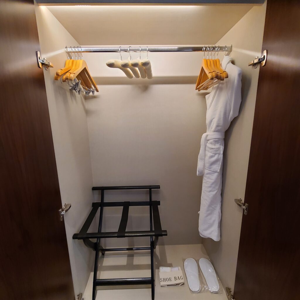 St. Regis Marsa Arabia Suite Closet