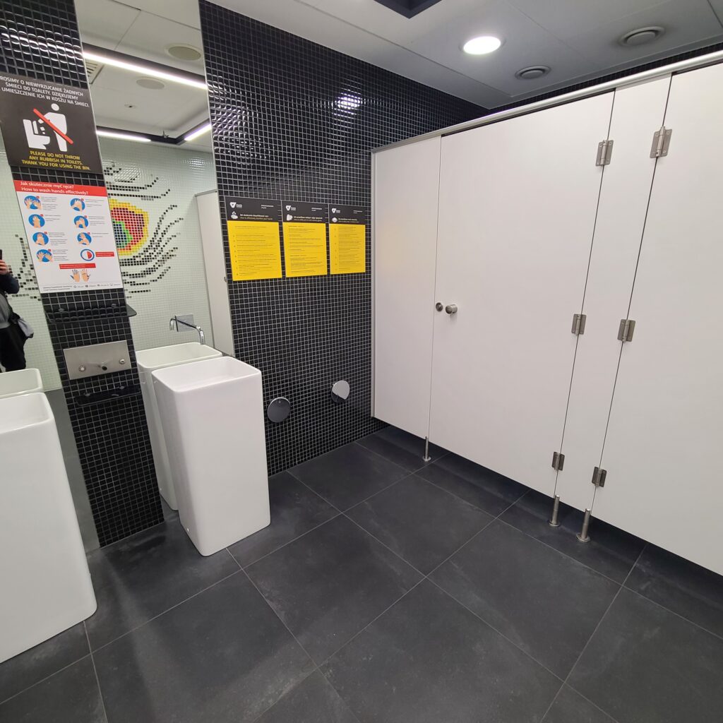 Krakow Airport Business Lounge Schengen Men's Bathroom