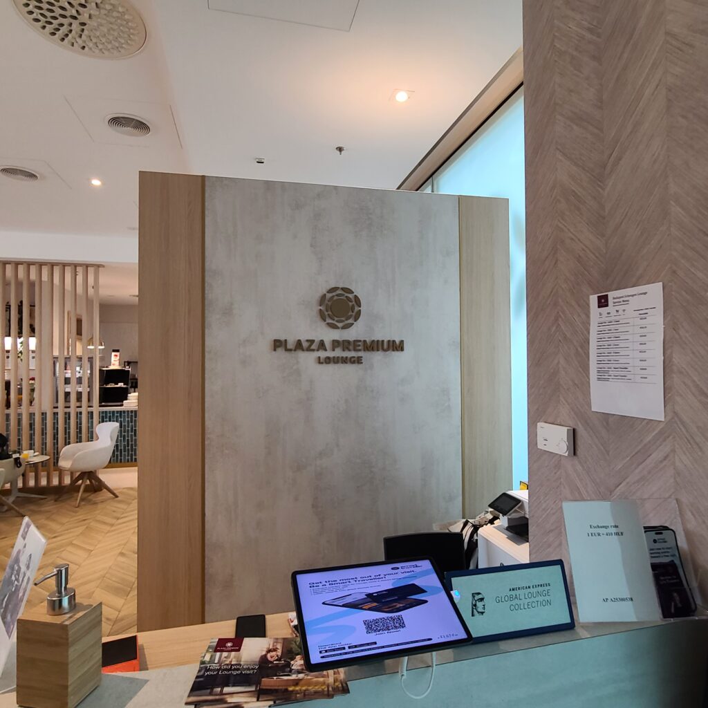 Plaza Premium Lounge BUD Reception Desk