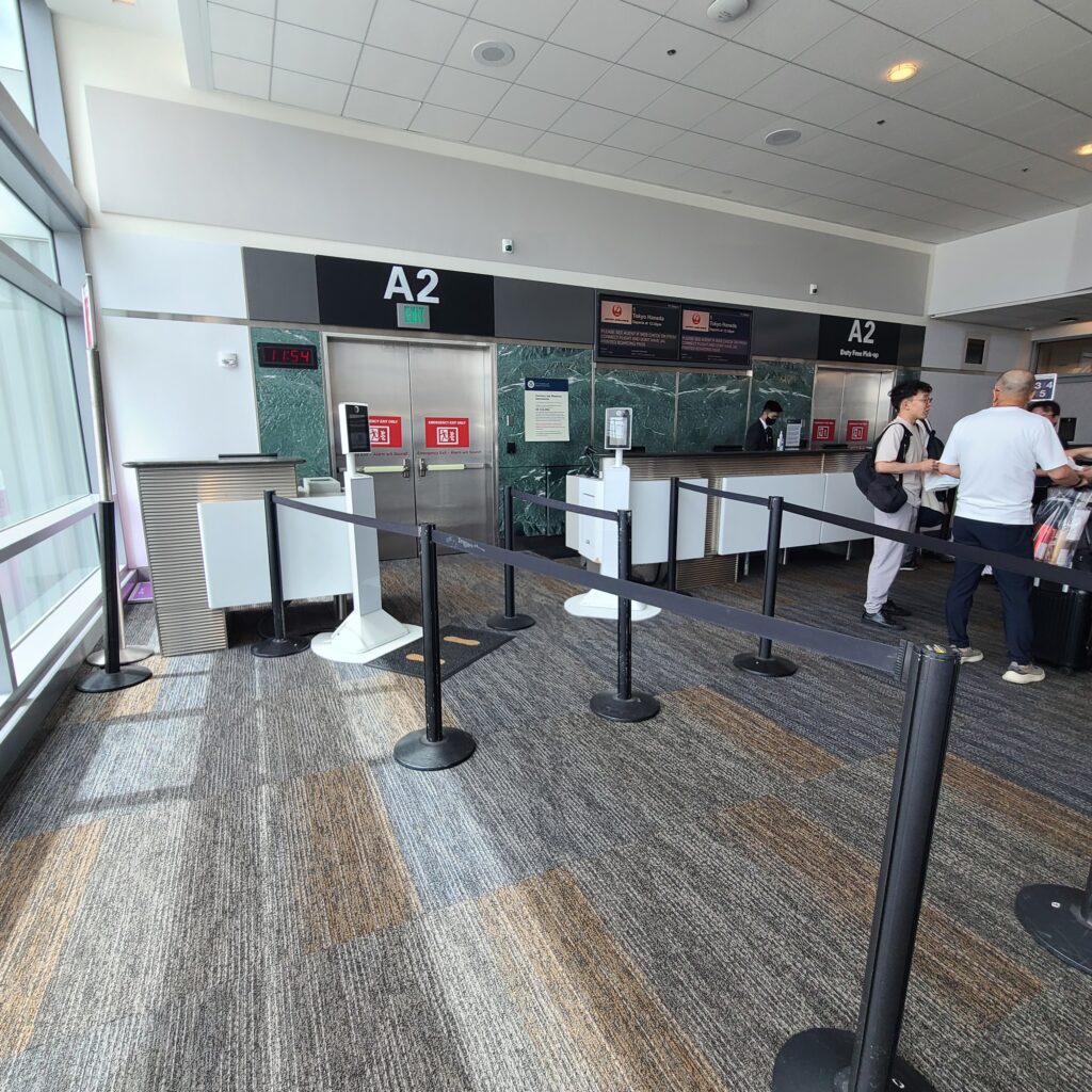 JAL Boeing 777-300ER First Class Boarding