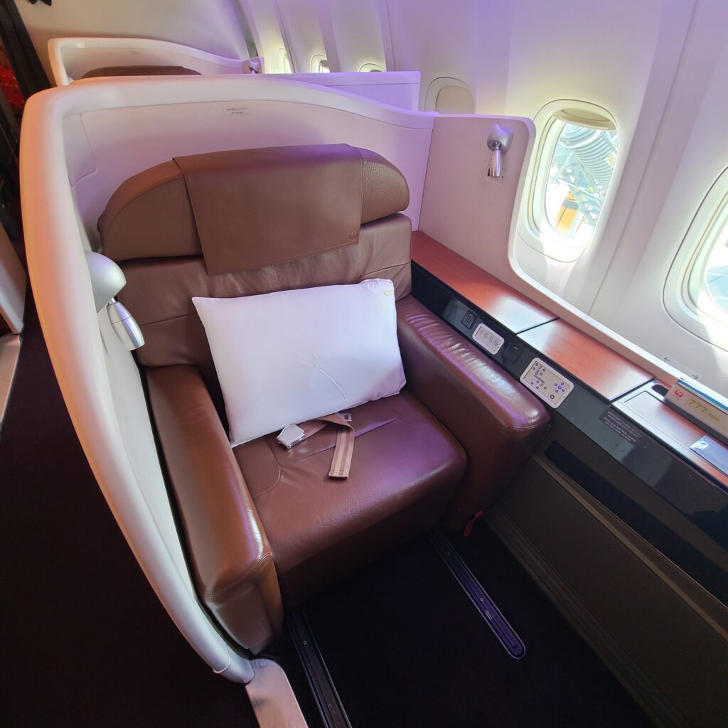 JAL Boeing 777-300ER First Class Seat