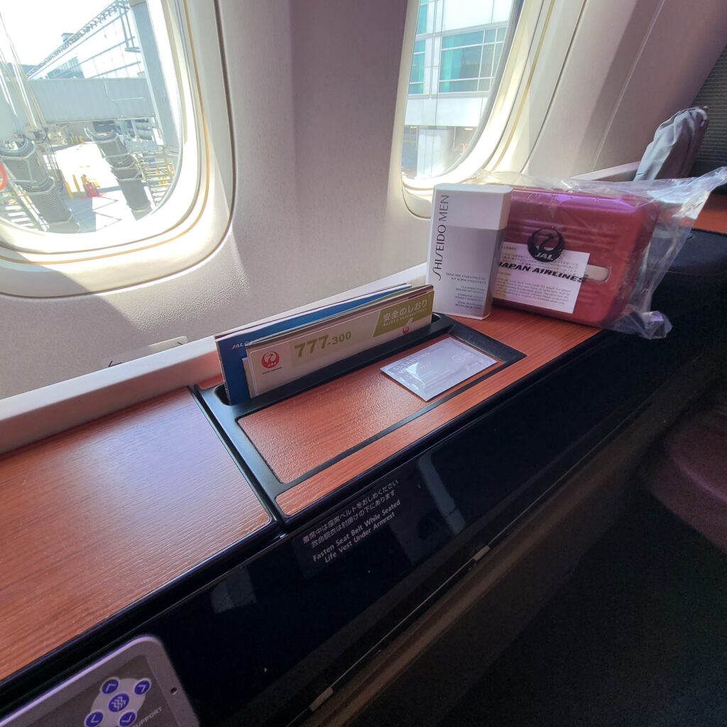 JAL Boeing 777-300ER First Class Wood Furnishing