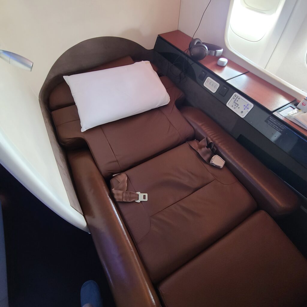 JAL Boeing 777-300ER First Class Seat Lie Flat Mode