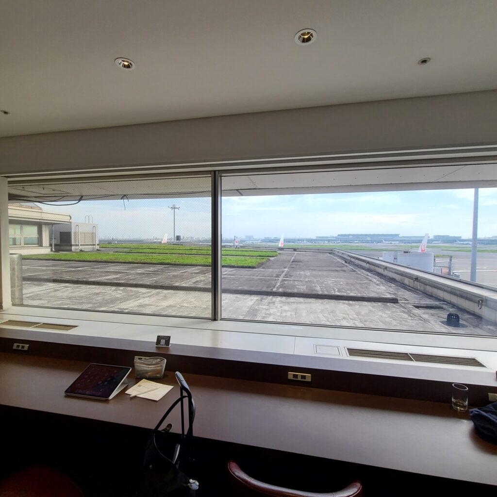 JAL Diamond Premier Lounge North Wing Runway View