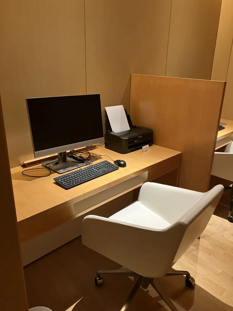 Sheraton Grand Hiroshima Club Lounge Workstation PC's