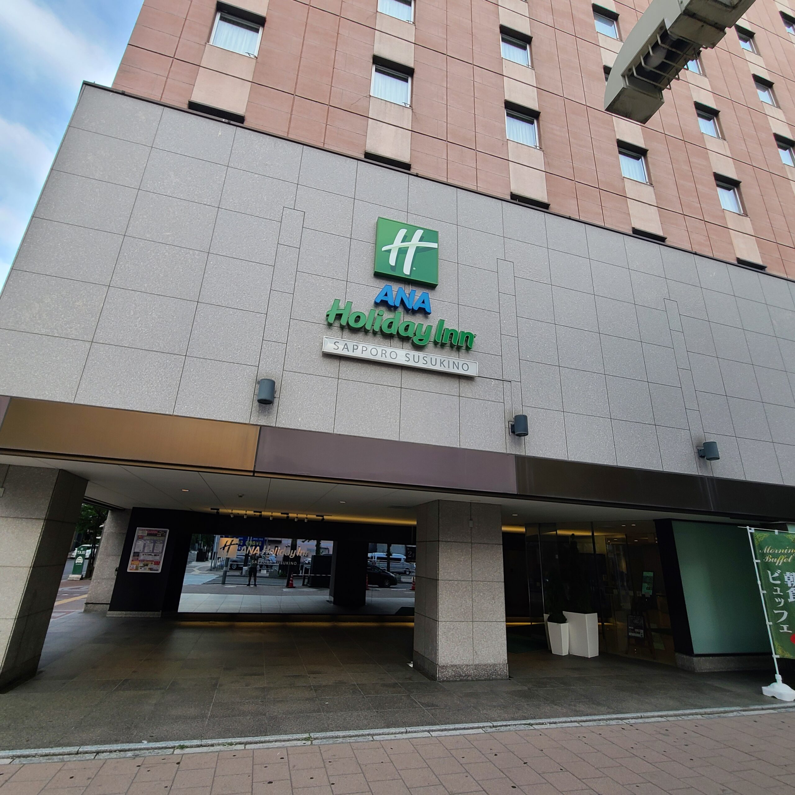 ANA Holiday Inn Sapporo Susukino Front Entrance