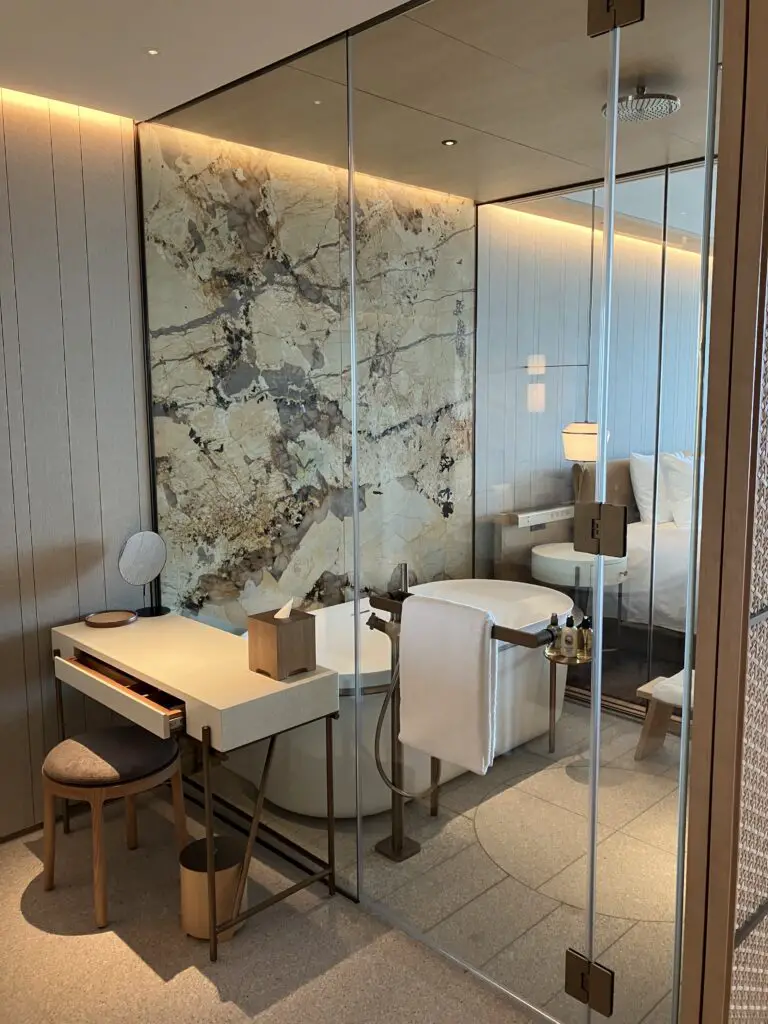 Ritz-Carlton Fukuoka Deluxe Room Bathroom