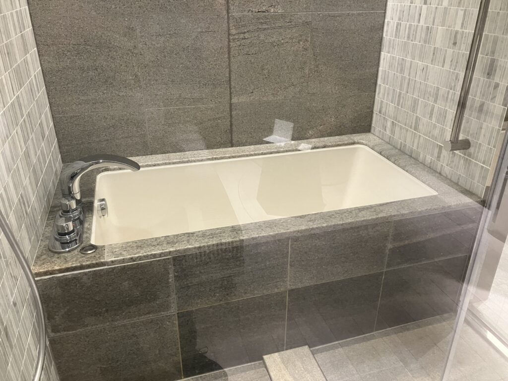 Kimpton Shinjuku Tokyo Premium Room Bathtub