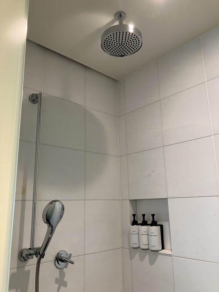 Conrad Tokyo Shower Room