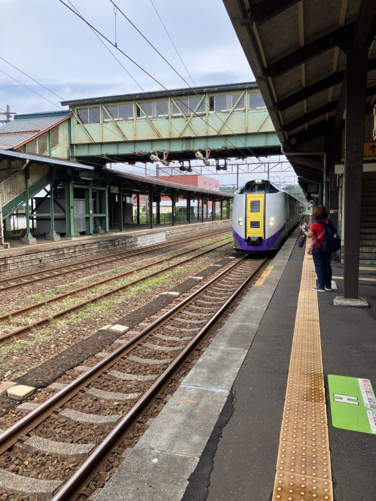 Hokuto Limited Express approaching