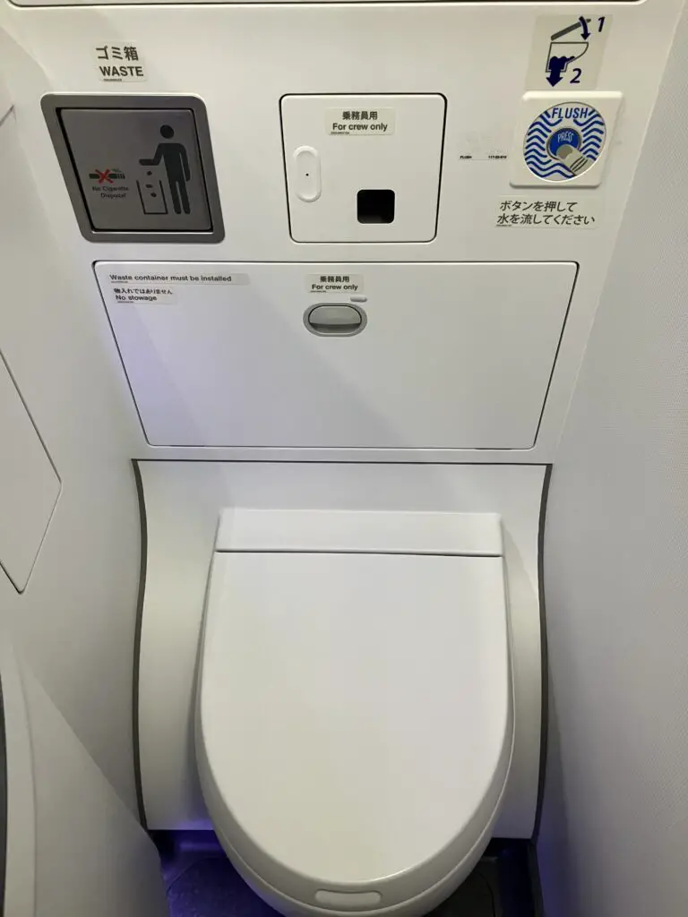ANA Airbus A321 Toilet