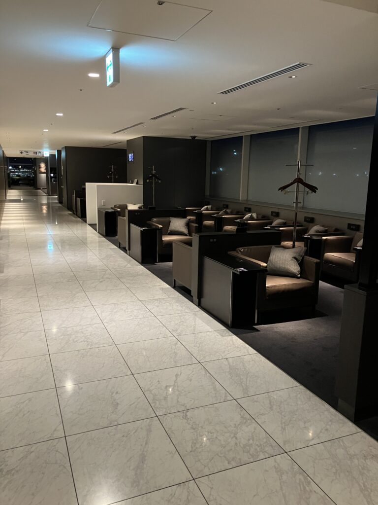 ANA Suite Lounge HND Seats