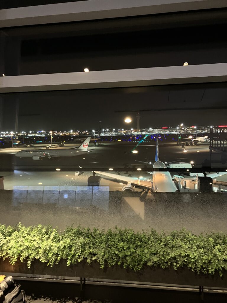 ANA Suite Lounge HND Runway View at Night