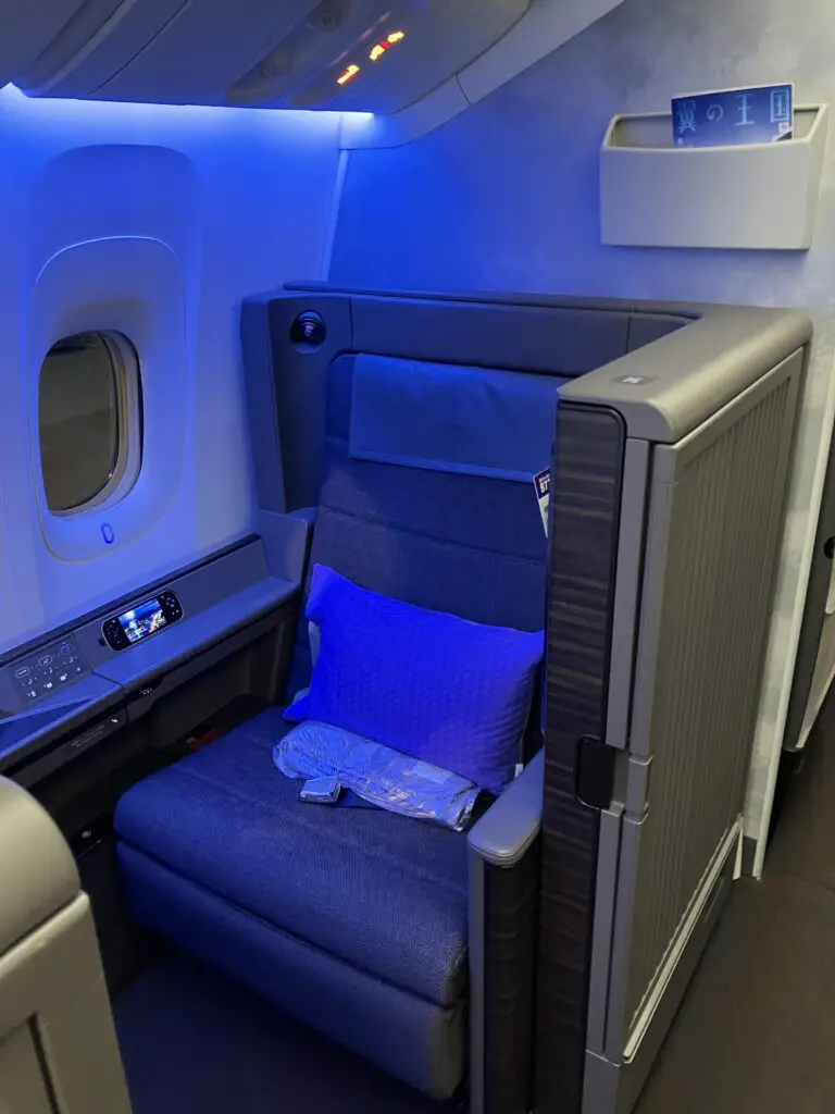 ANA First Class The Suite Boeing 777