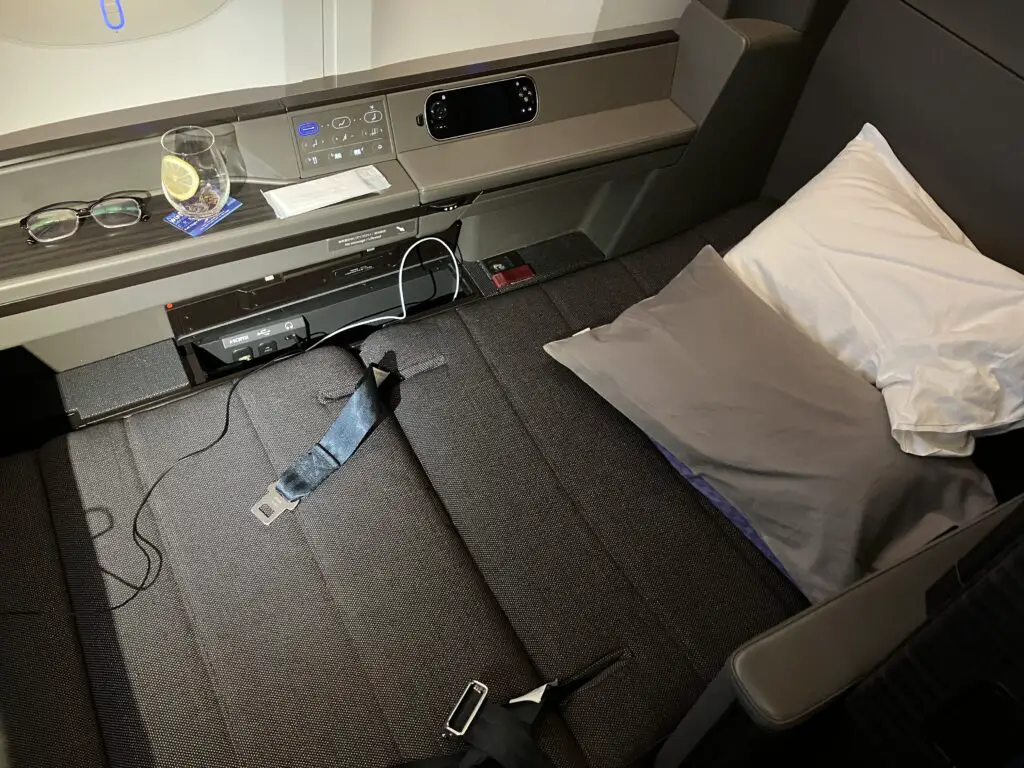 ANA First Class "The Suite" Seat Lie-Flat Mode