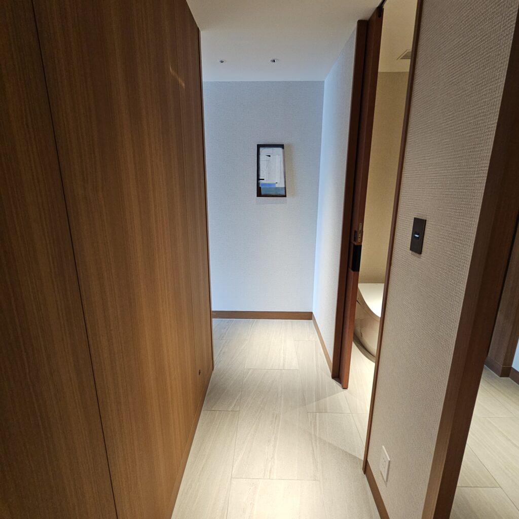 InterContinental Yokohama Pier 8 Classic Room Hallway