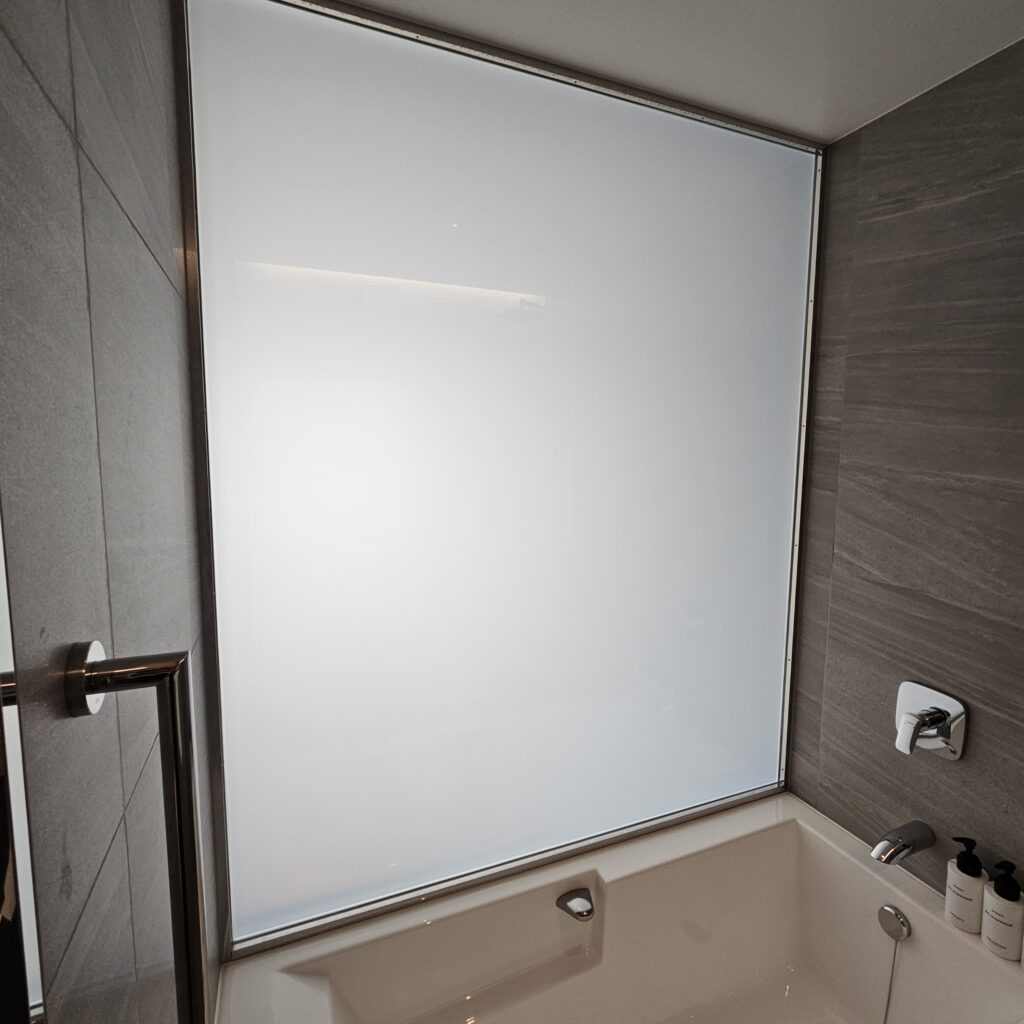 InterContinental Yokohama Pier 8 Bathroom Opaque Privacy Screen
