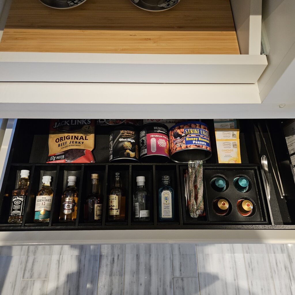 The Prince Gallery Tokyo Deluxe Room Minibar