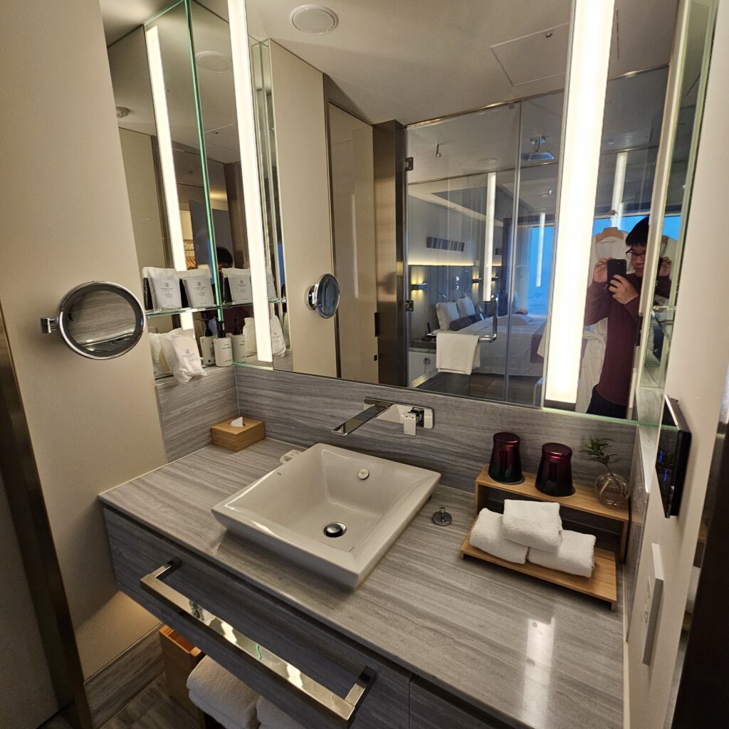 The Prince Gallery Tokyo Deluxe Room Bathroom Sink