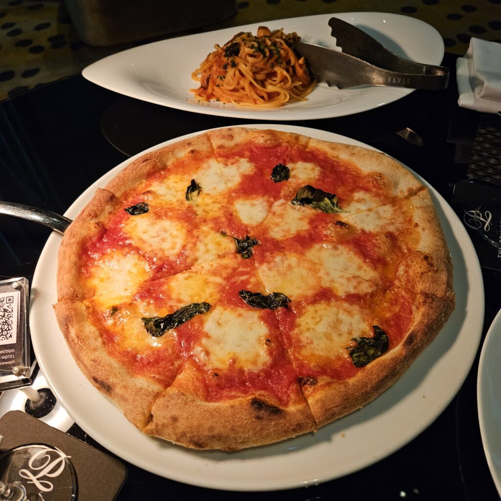 Sky Gallery Lounge Levita Pizza & Pasta