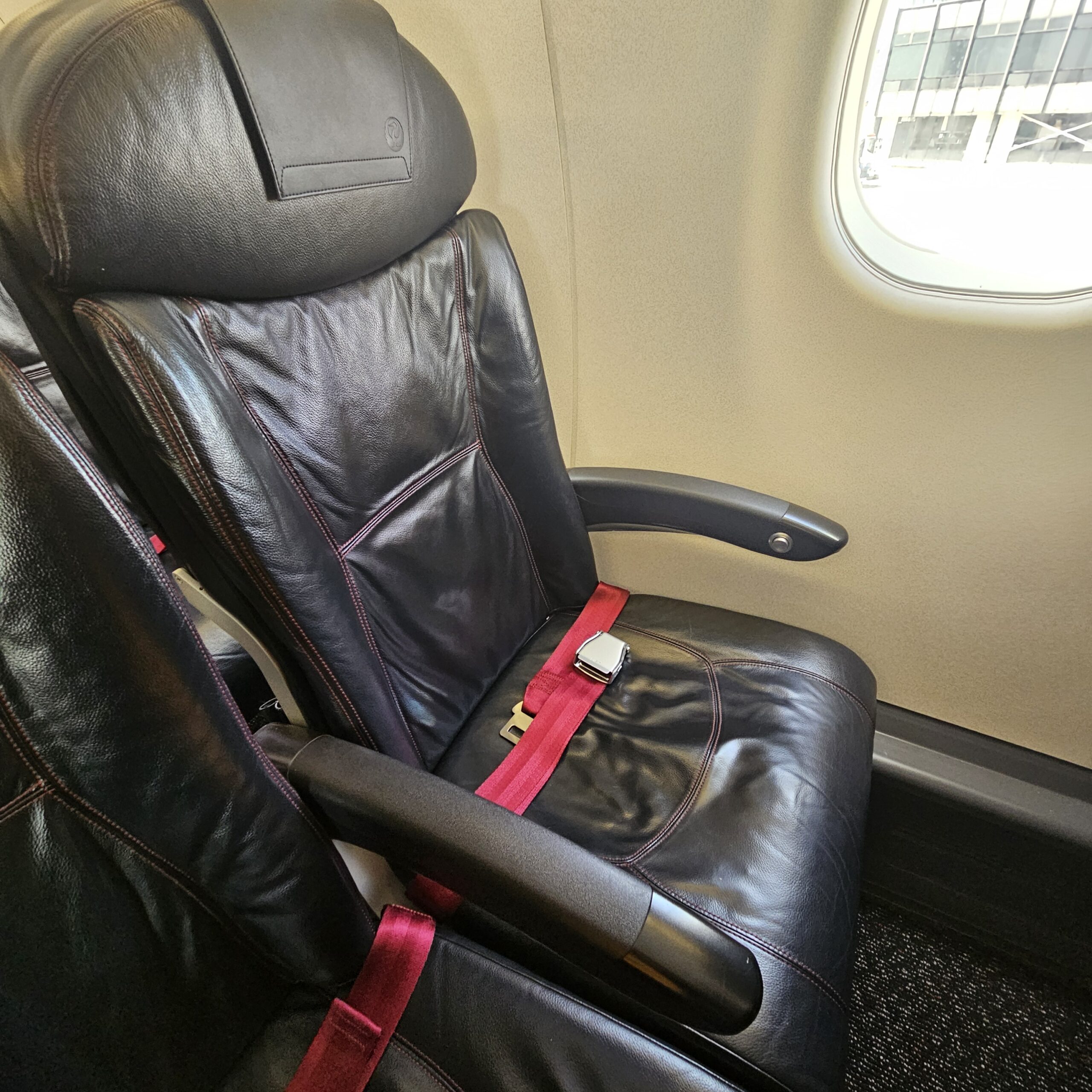 JAL E190 Economy Class Seat