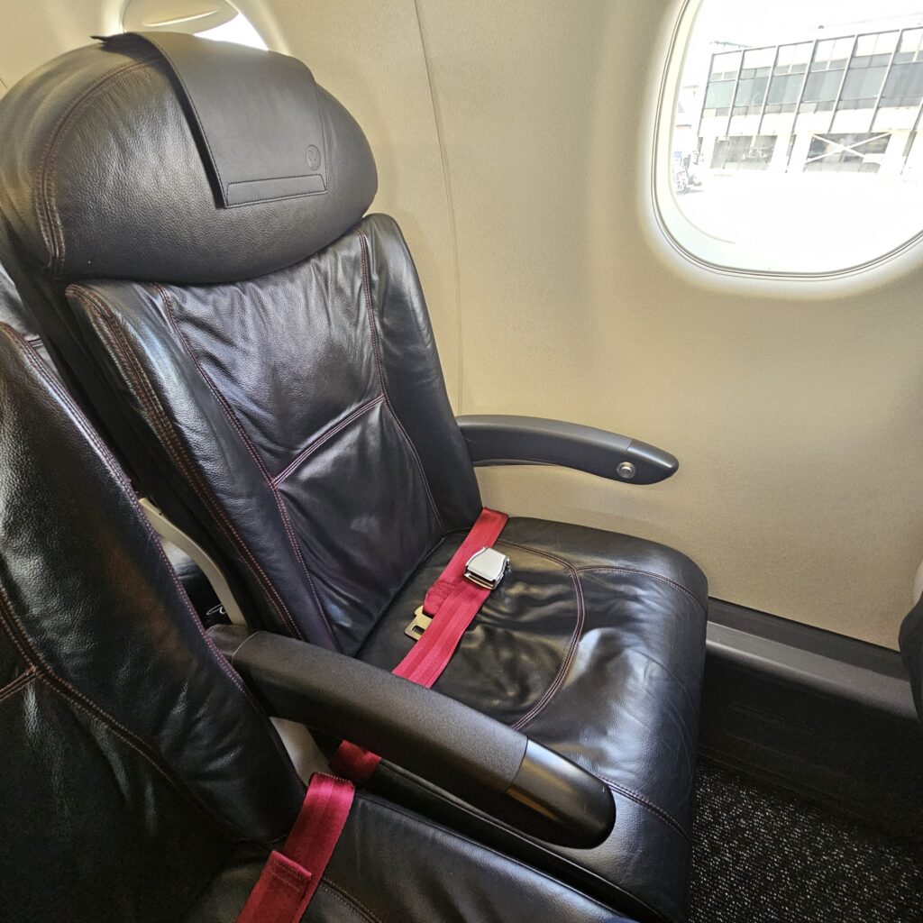 JAL Embraer E190 Economy Class Seat