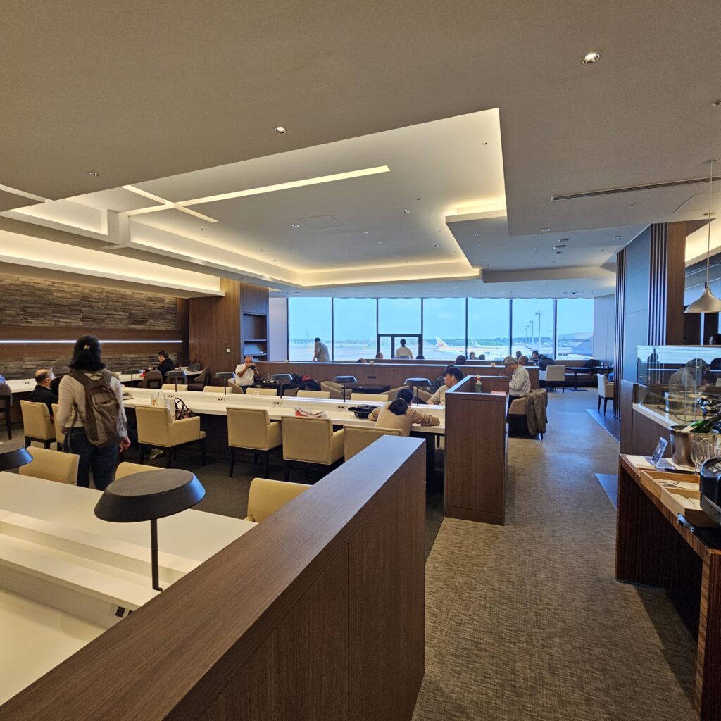 JAL Sakura Lounge NRT Lower Floor