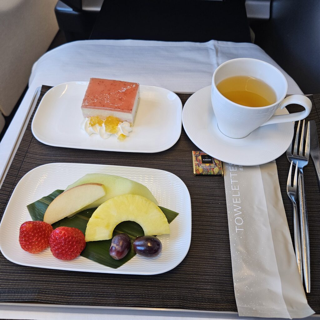 Starlux A330-900neo Business Class Dessert