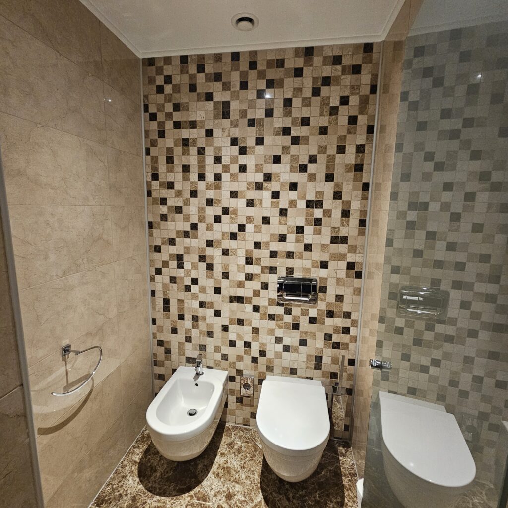 Crowne Plaza Borjomi Premium Room Toilet