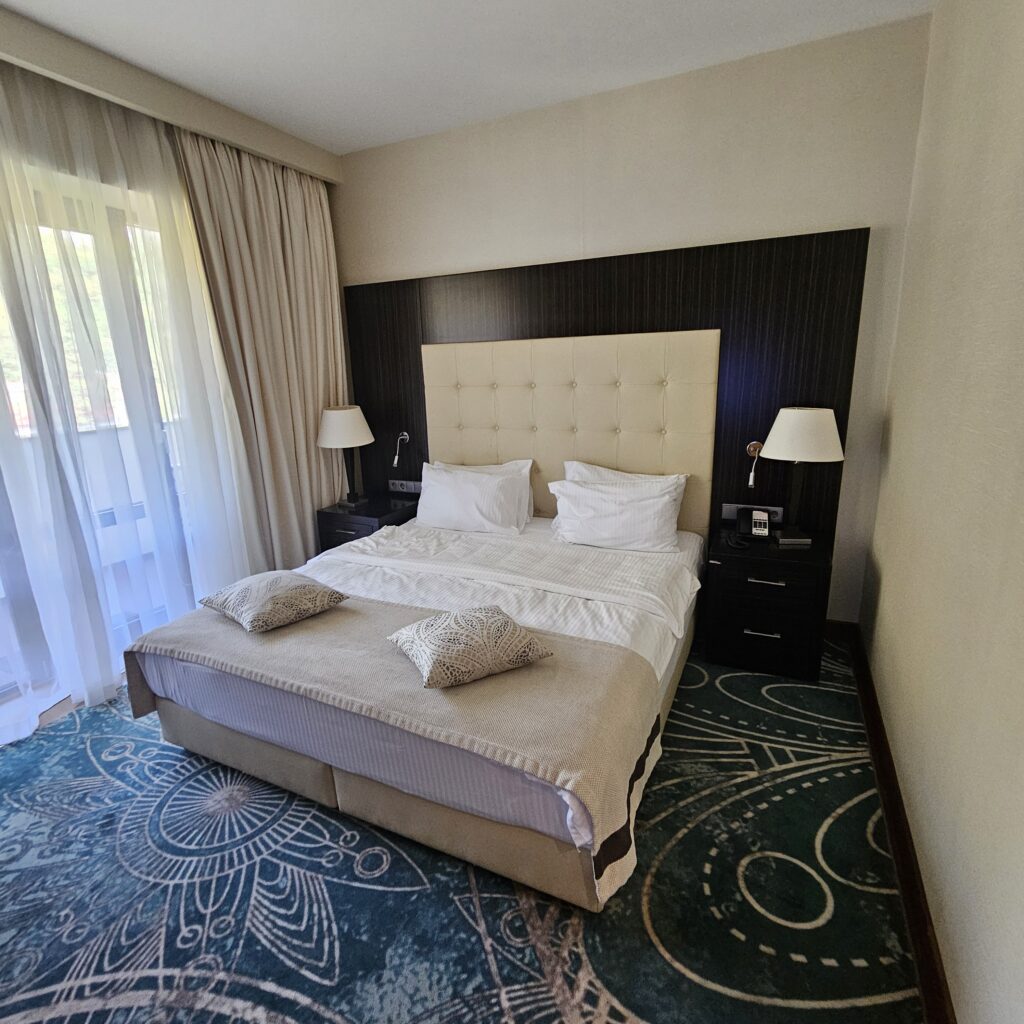 Crowne Plaza Borjomi Premium Room King Bed